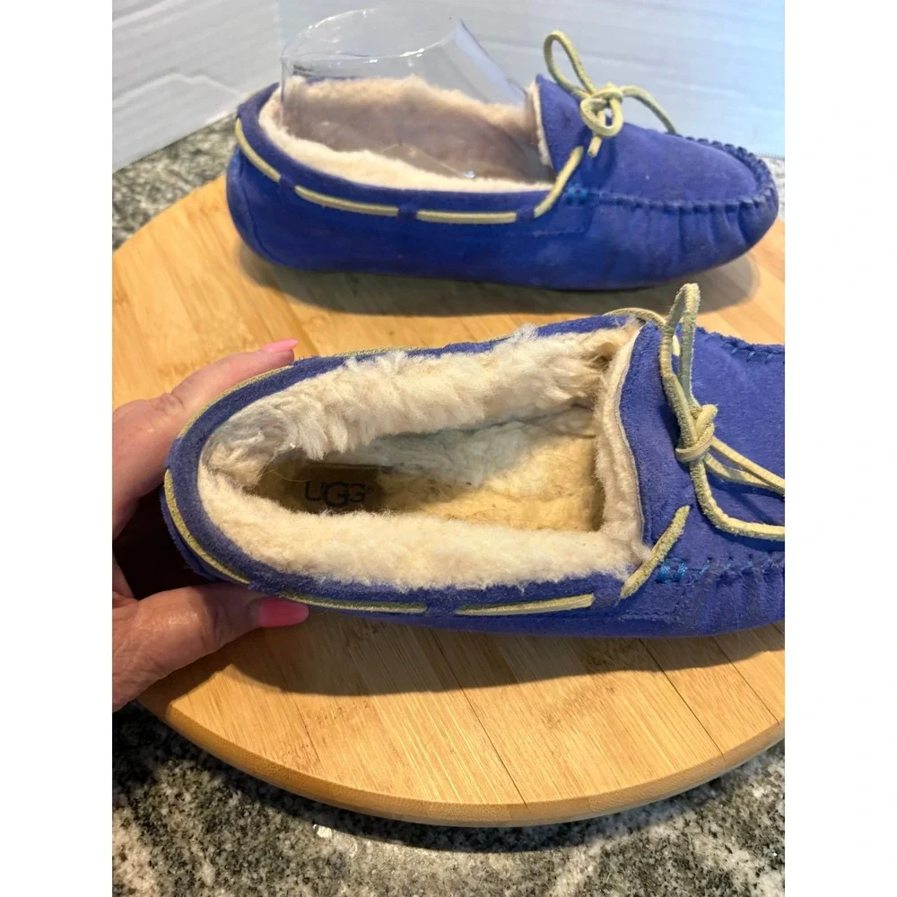 UGG Australia periwinkle blue Suede Sheepskin Moccasin Slippers Kids Size 5 5296